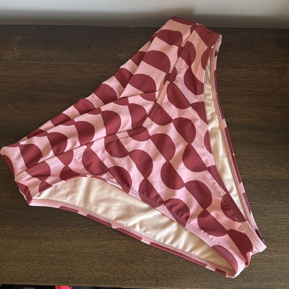 Cupshe Red and White Asymmetrical Bikini - Picture 4 of 4